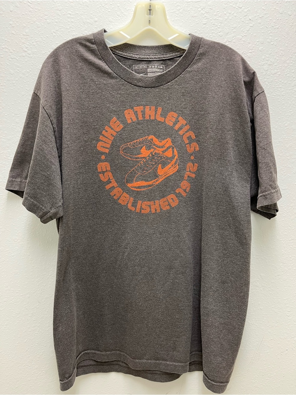 Nike Athletics Established 1972 Brown Graphic Print XL Men's Crew Neck T-Shirt